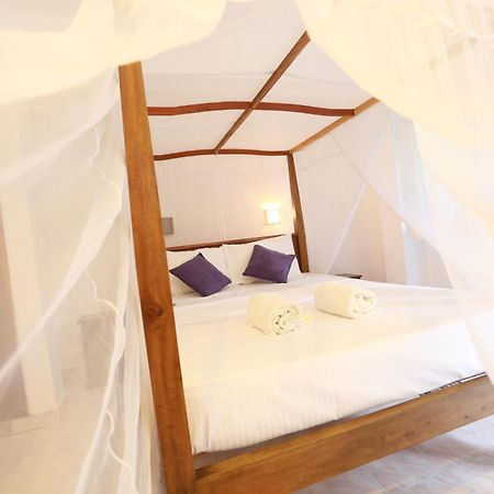 Dock Holiday Guest House Unawatuna Esterno foto