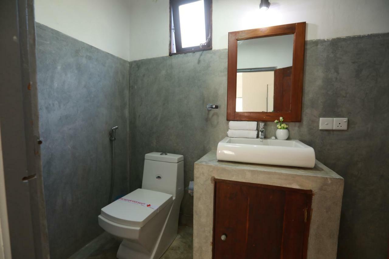 Dock Holiday Guest House Unawatuna Esterno foto