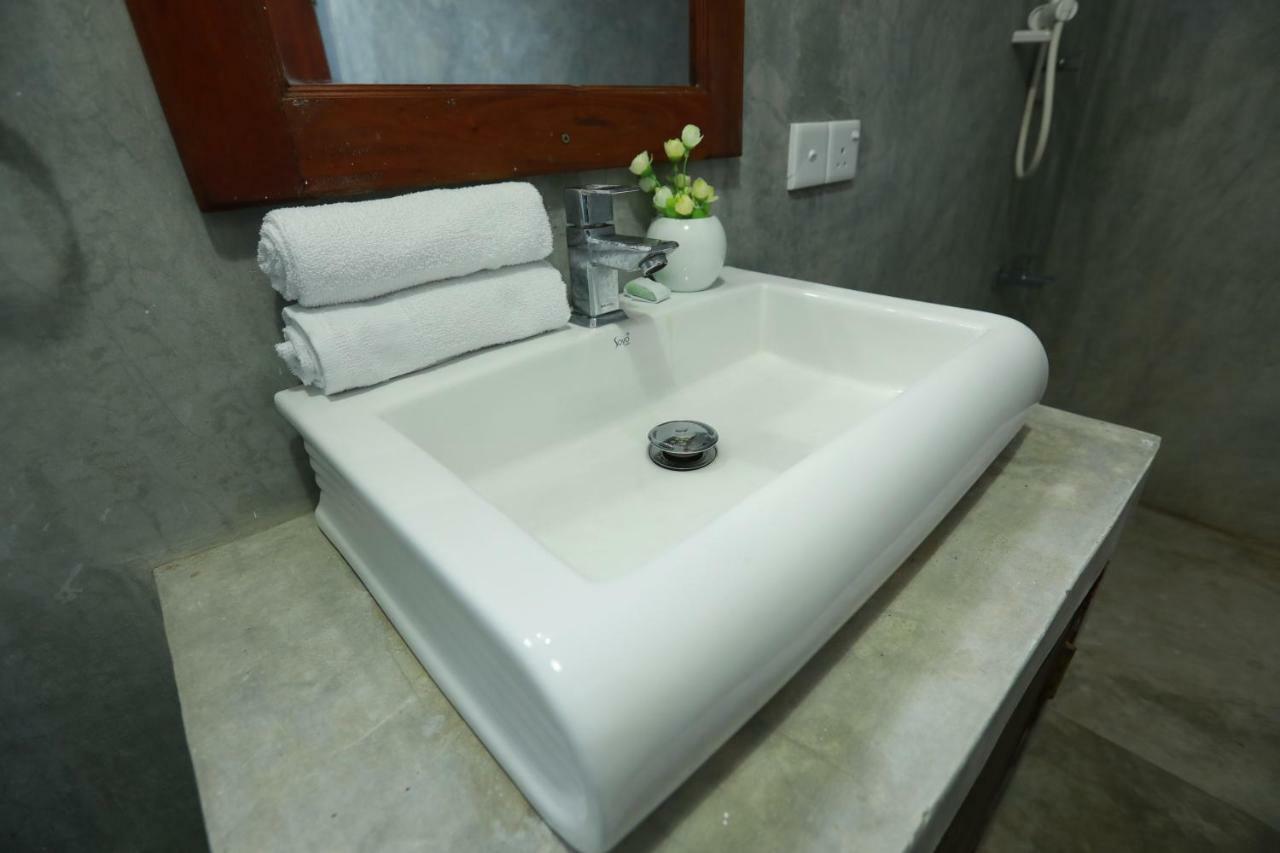 Dock Holiday Guest House Unawatuna Esterno foto