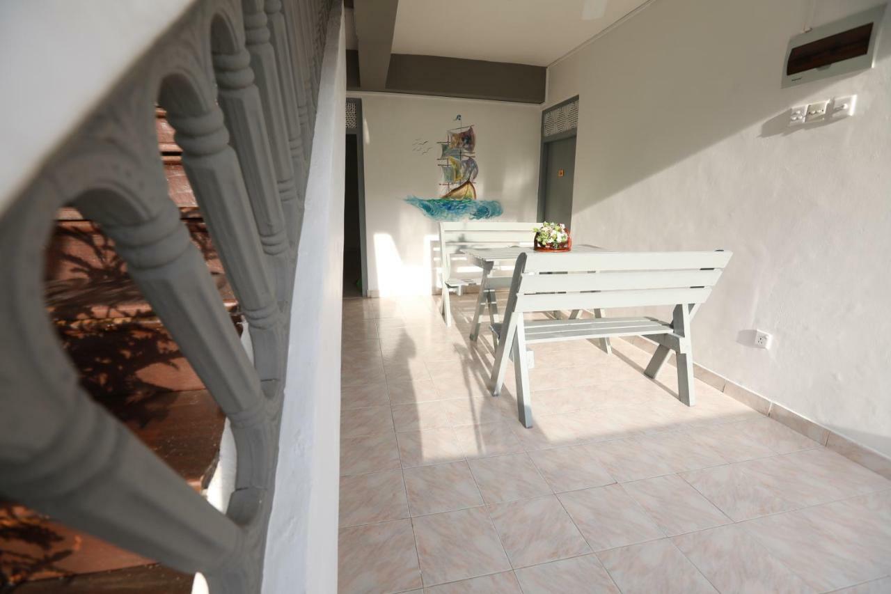 Dock Holiday Guest House Unawatuna Esterno foto