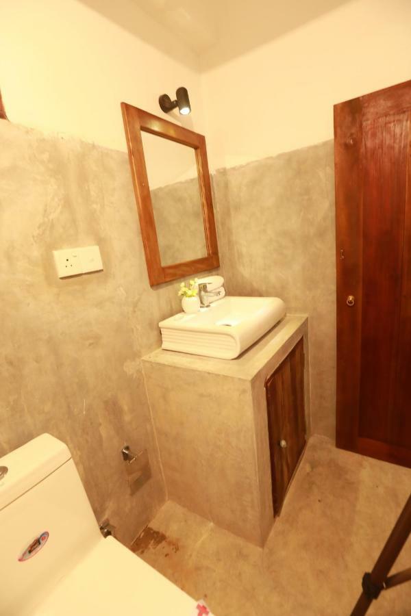 Dock Holiday Guest House Unawatuna Esterno foto
