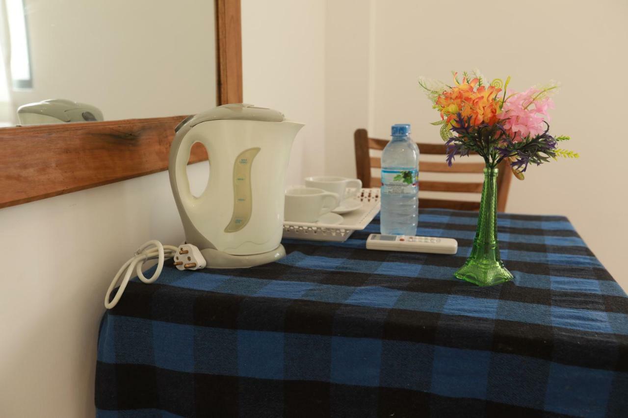 Dock Holiday Guest House Unawatuna Esterno foto
