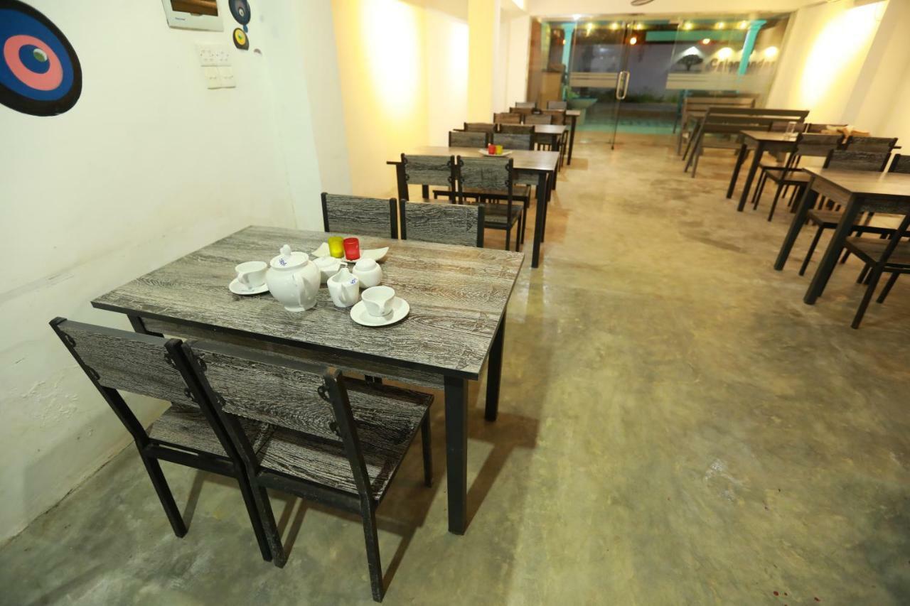 Dock Holiday Guest House Unawatuna Esterno foto