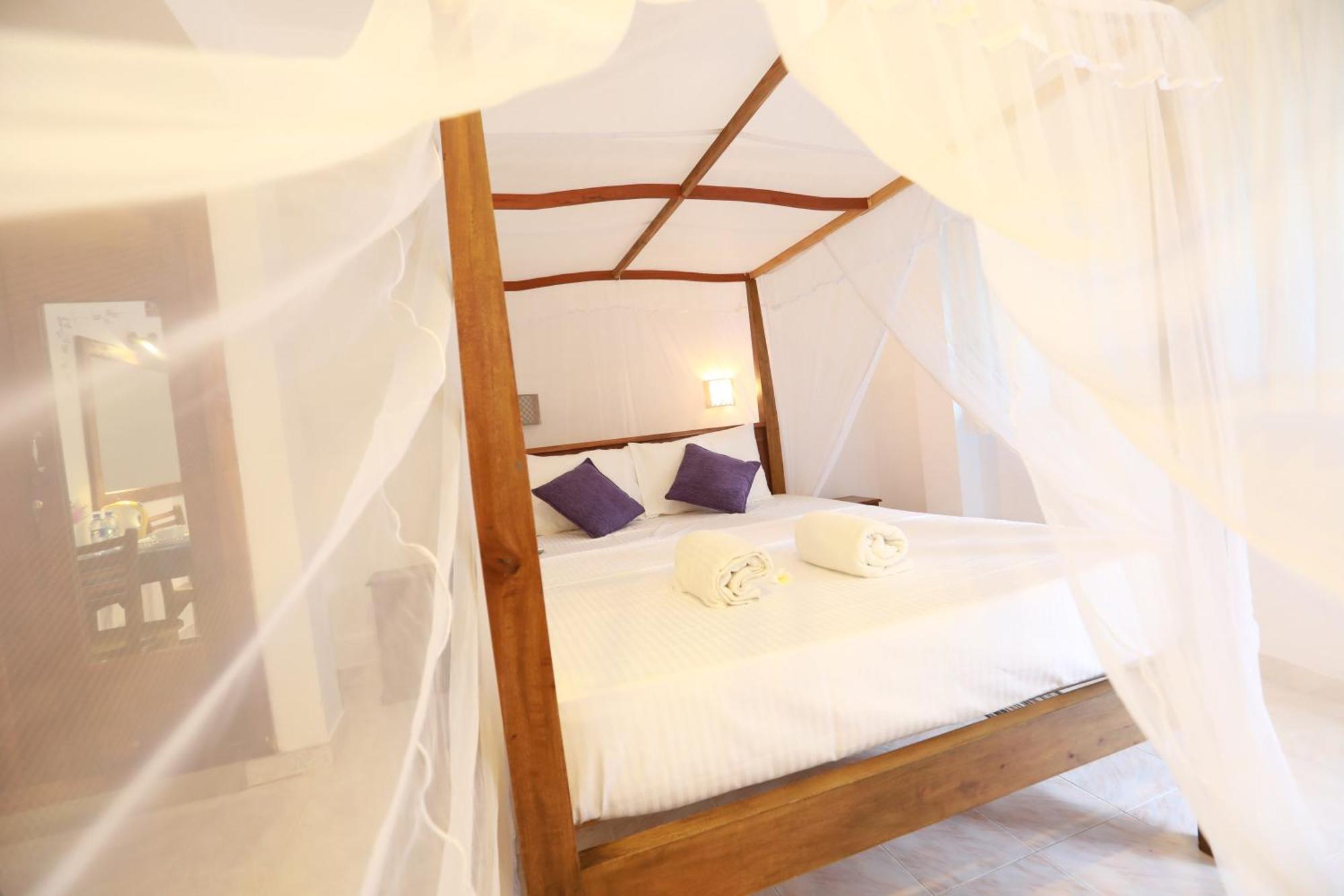 Dock Holiday Guest House Unawatuna Esterno foto