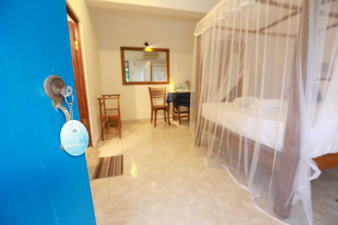 Dock Holiday Guest House Unawatuna Esterno foto