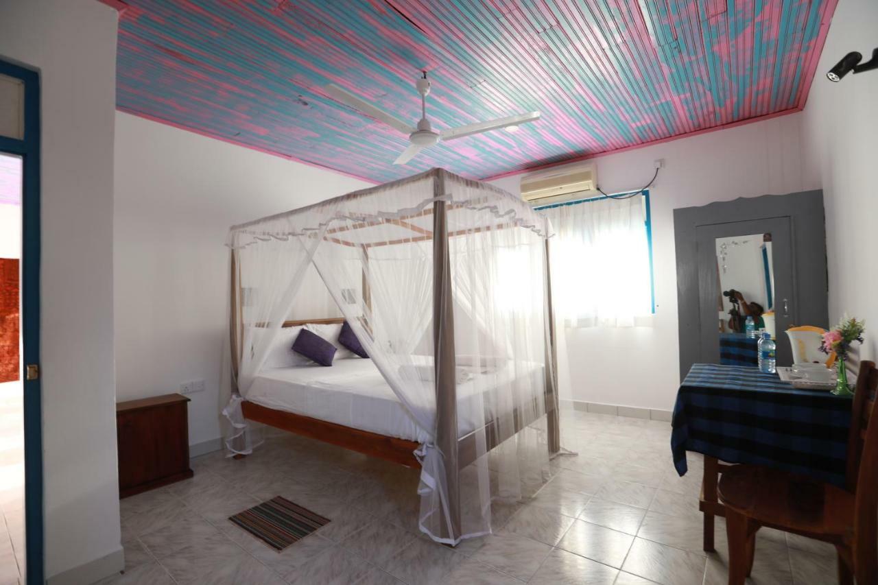 Dock Holiday Guest House Unawatuna Esterno foto