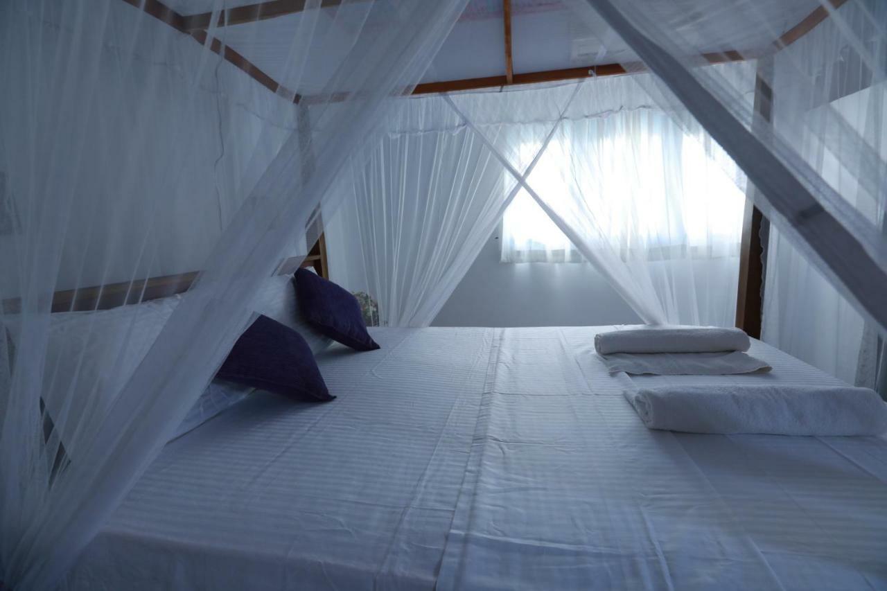 Dock Holiday Guest House Unawatuna Esterno foto